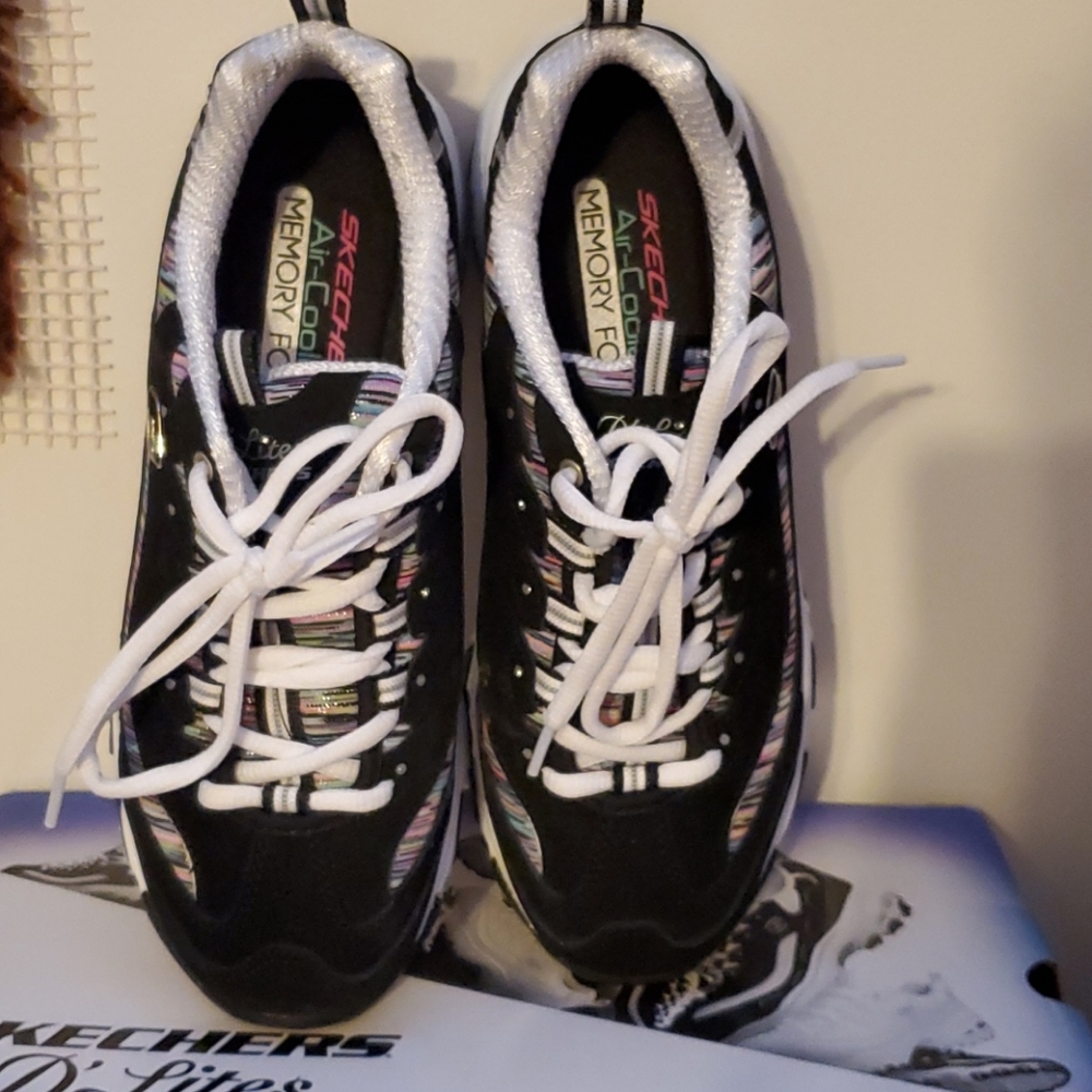 Sketchers D' Lites, SIZE 8, memory foam